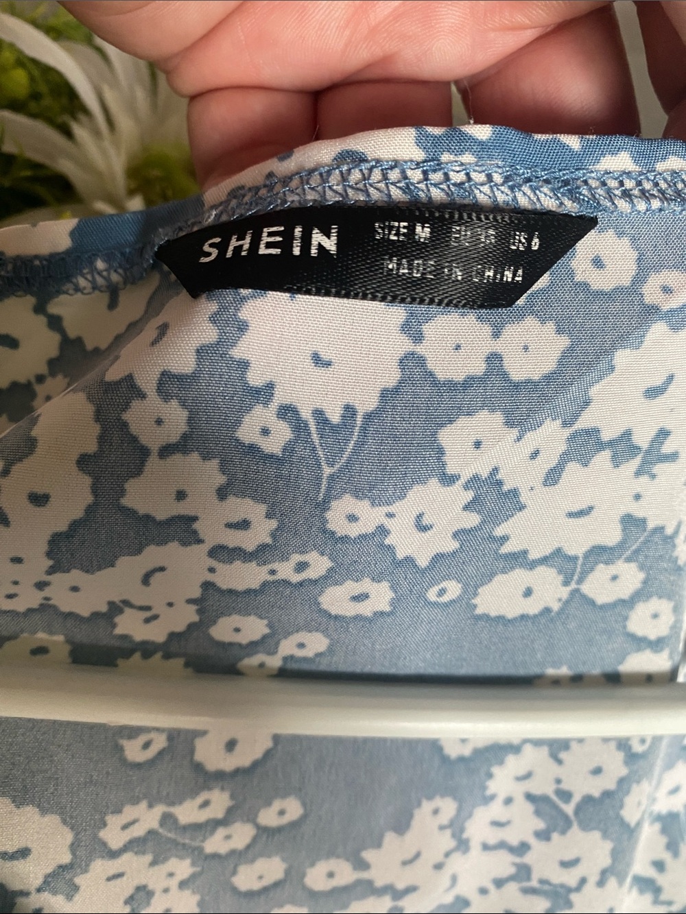 SHEIN Blue and White Floral Button-Front Dress Ladies Clothes - Picture 7 of 7